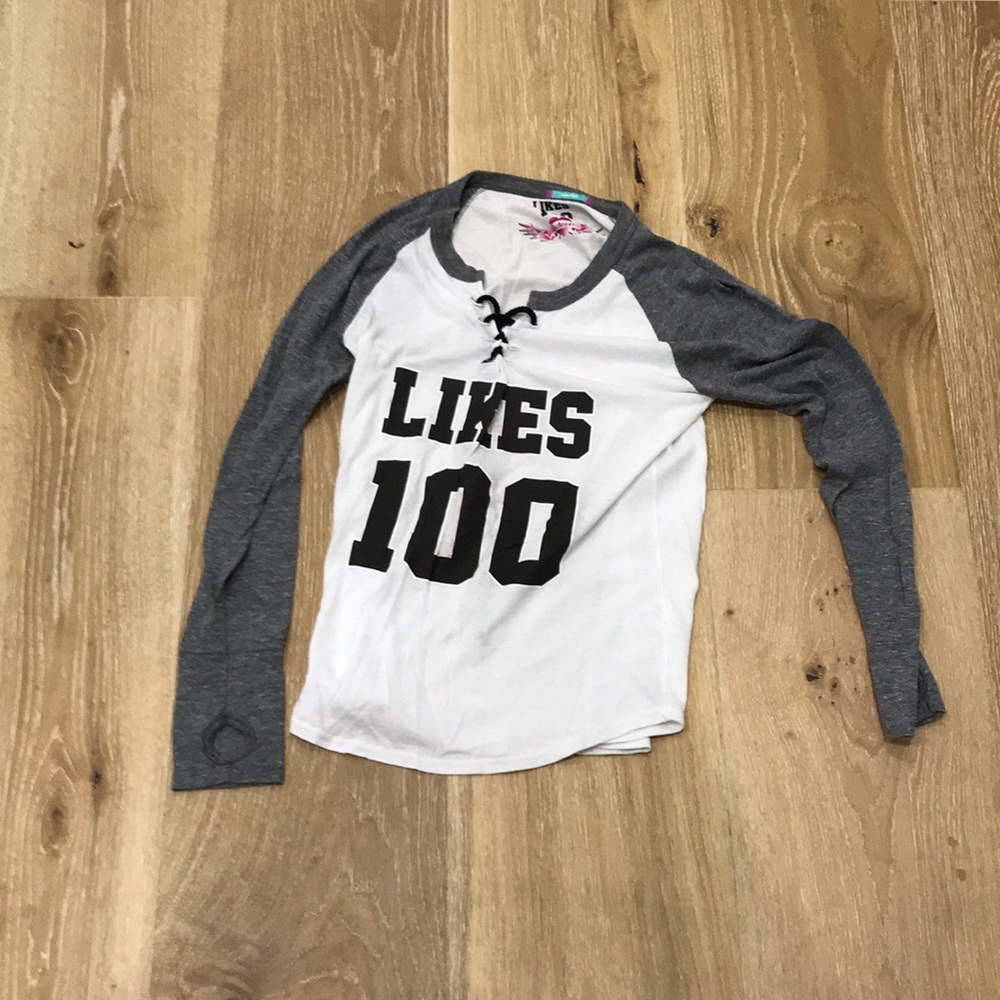 gorgeous long sleeve shirt with thumb holes.